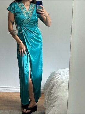 VINTAGE Teal Lace-Trim Robe